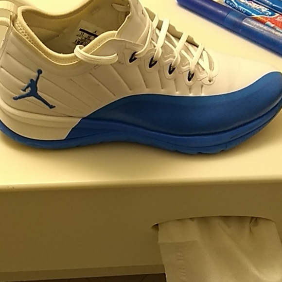 Shoes - Picture 3 of 8